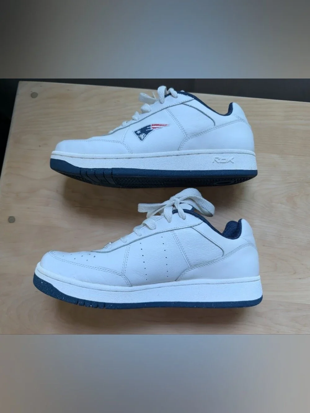 Vintage Official NFL New England Patriots Reebok Sneakers Men's Size 10 Retro